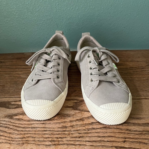 Cariuma OCA Sustainable Sneaker Warm Gray Suede Women's Size 7 Men's Size 5.5 - Picture 1 of 8